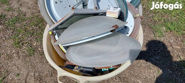 Használt lámpák, dugaljak és villanykapcsolók