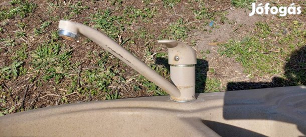 Használt mosogató tálca csapteleppel és lefolyóval