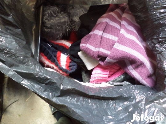 Használt ruhák zsákban 5 zsák