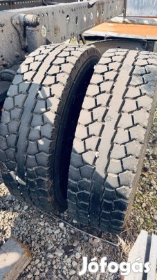 Használt teher gumi 225/75R1,5 atego felnivel 