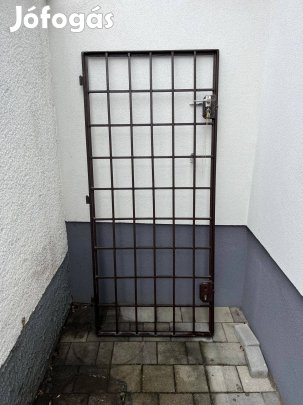 Használt vasrácsos biztonsági ajt 2 zárral