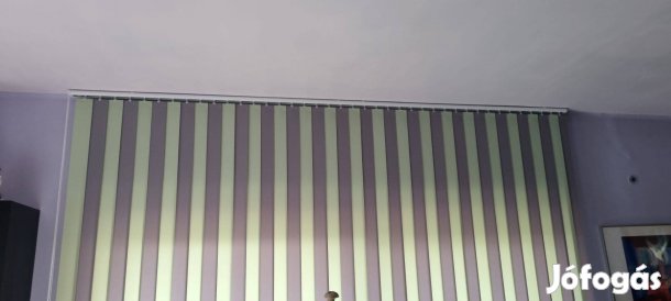 Használt zöld szalagfüggöny eladó