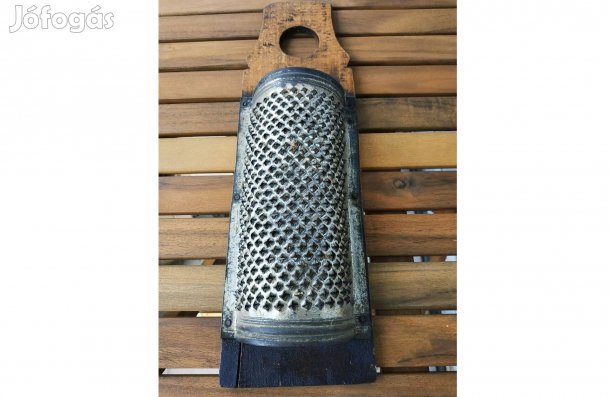 Hatalmas, csodaszép, felakasztható, fa alapú antik, fém reszelő