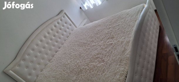 Hatalmas, egyedi valódibőr franciaágy + szinte Új matraccal!