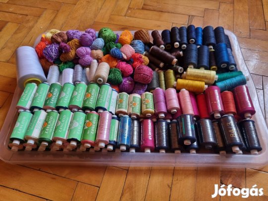 Hatalmas "varrós" csomag - gombok, cérnák, patentek, stb
