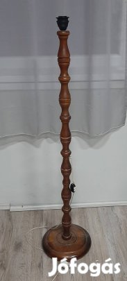 Hatalmas lámpabura esztergált lábon