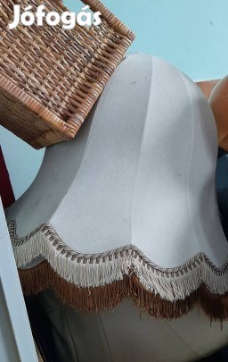 Hatalmas lámpabúrák