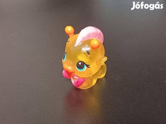 Hatchimals csikóhal figura
