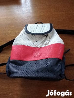 Hátizsák műbőr fehér piros sötétkék közepes méretű női háti táska