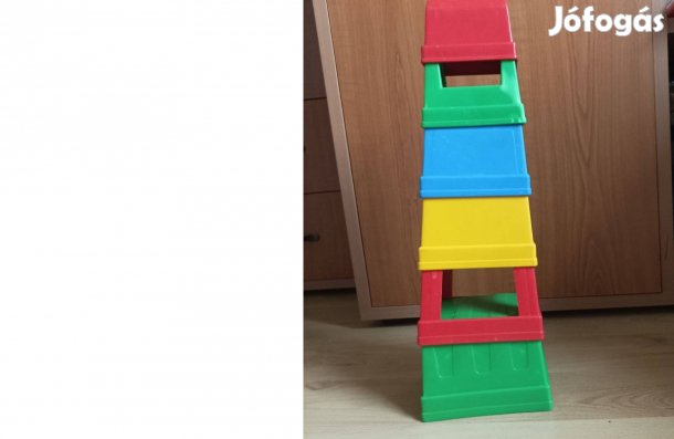 Hatrészes torony építő játék