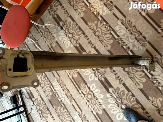 Hátsó lökhárító merevítő gerenda Skoda Oktavia kombi 2009