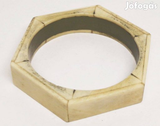 Hatszög forma, egzotikus csontlapokból összeállított karperec Indiából