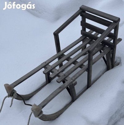 Háttámlás Szánkó