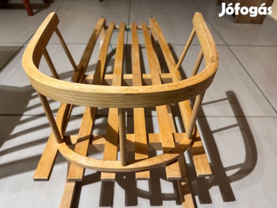Háttámlás, tökéletes állapotú szánkó, tesztelve, 100kg feletti súllyal