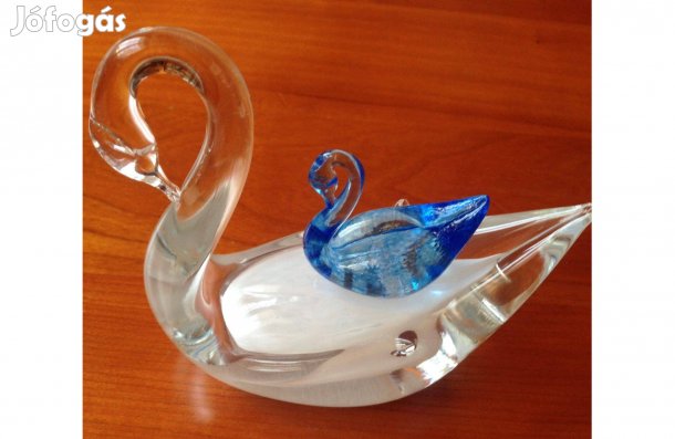 Hattyúmama kicsinyével. Különleges vitrindísz!