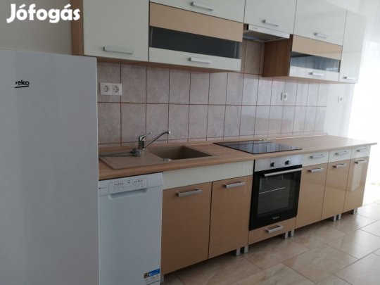 Hatvan Köztársaság út lakás kiadó