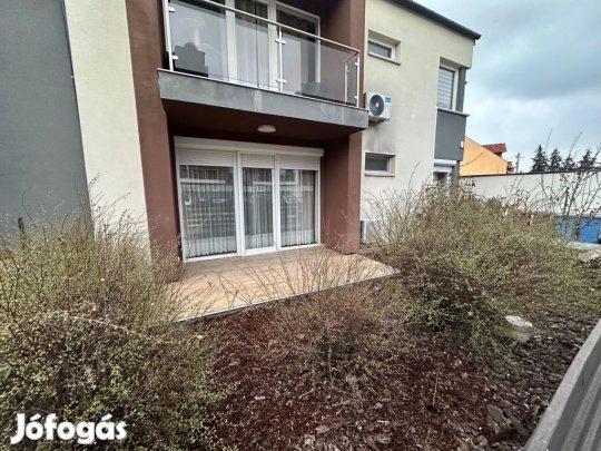 Hatvan, István király utca, 45 m2-es, társasházi lakás, 2 szobás