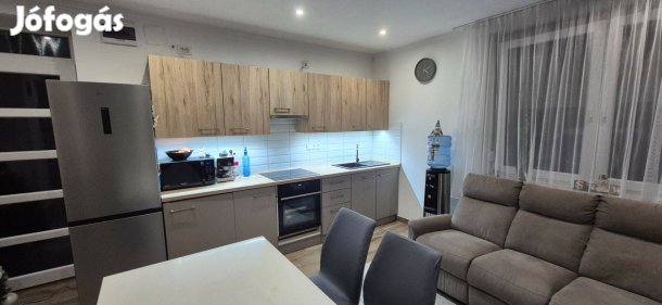 Hatvan utcai kertben családiház eladó!