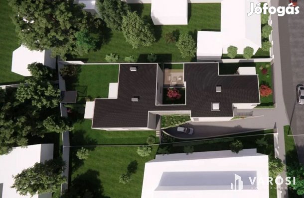 Hatvan utcai kertben három, nagy  méretű garázs eladó