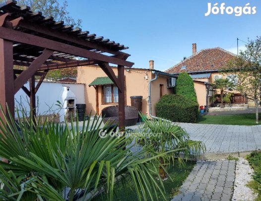 Hatvani 125 nm-es ház eladó