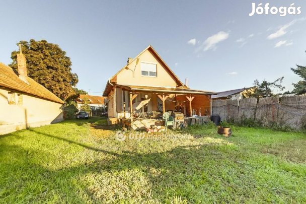 Hatvani eladó 120 nm-es ház