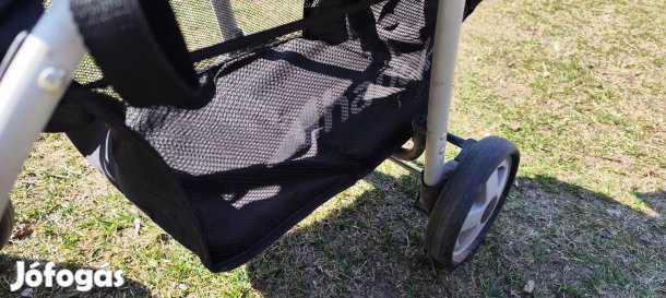 Hauck sport babakocsi egy mozdulatos összecsukással.