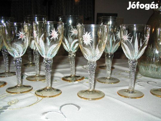 Havasi gyopár mintás boros és pálinkás poharak kancsóval eladók. Sosem