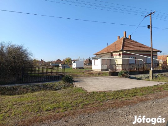 Ház eladó Ecsegfalván