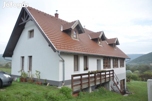 Ház eladó, Kékes u