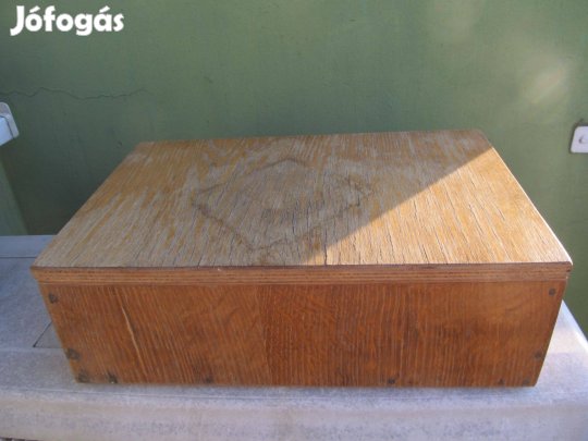 Házi készítésű fedeles fa doboz