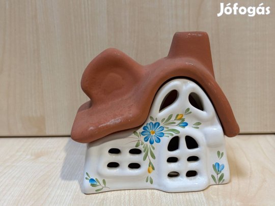 Házikó alakú kerámia mécsestartó
