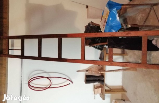 Háztartási fa létra ,stabil kialakítású padláslétra ,3 m hosszú