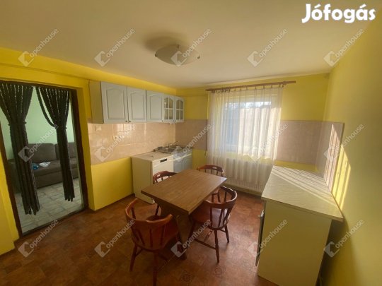 Hegyeshalomi 90 nm-es ház eladó