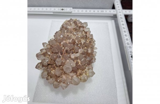 Hegyikristály ásvány (15.000,-Ft -40%) eladó