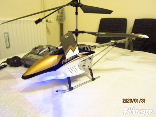 Helikopter távvezérlővel