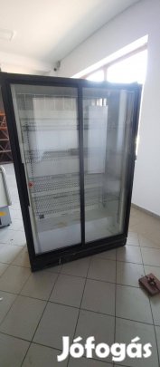 Helkama Tolóajtós Hűtővitrin Italhűtő
