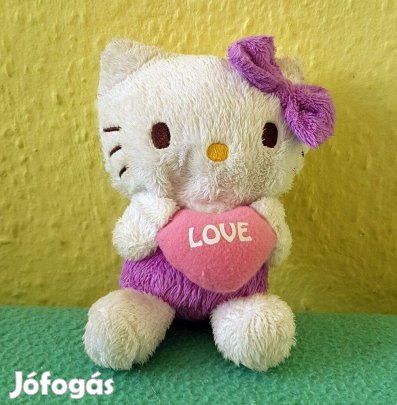 Hello Kitty plüss szívvel