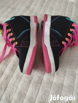 Hellys gurulós cipő 36,5