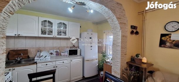 Helvéciai 80 nm-es ház eladó