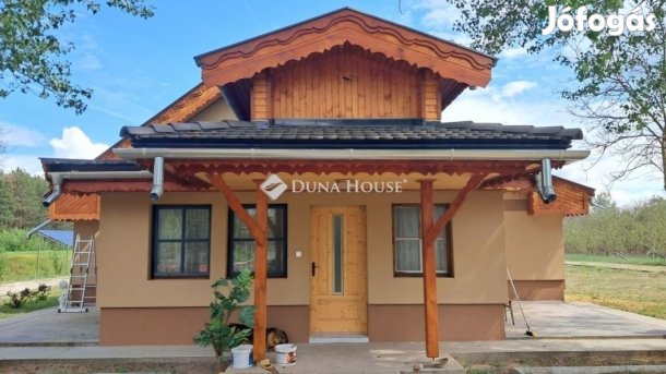Helvéciai eladó 170 nm-es ház