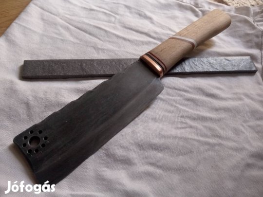 Hentes bárd közepes méretű