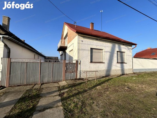 Hercegszántón azonnal átvehető családi ház eladó