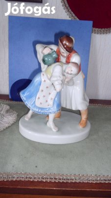 Herend locsolkodó pár, locsolkodás vintage színes kompoz. figura