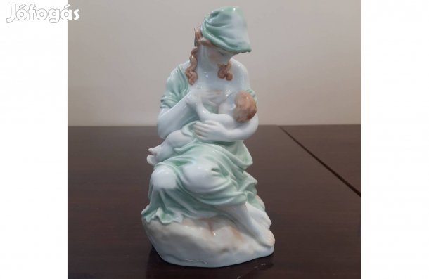 Herendi porcelán Anyaság, Szoptató Anya gyermekével figura