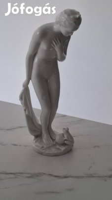 Herendi porcelán női szobor