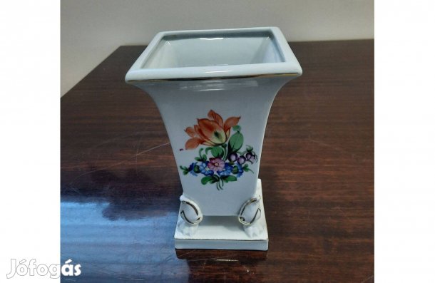 Herendi virágmintás oroszlán körmös négyszög alakú váza eladó