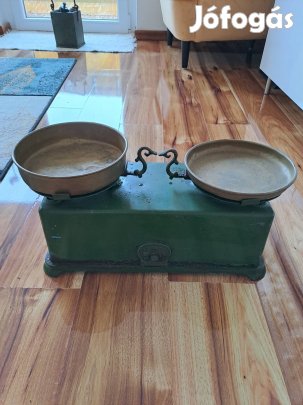 Hermes régi konyhamérleg, súlyokkal 