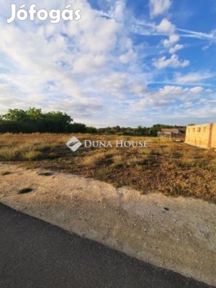 Hernádi 1046 nm-es telek eladó