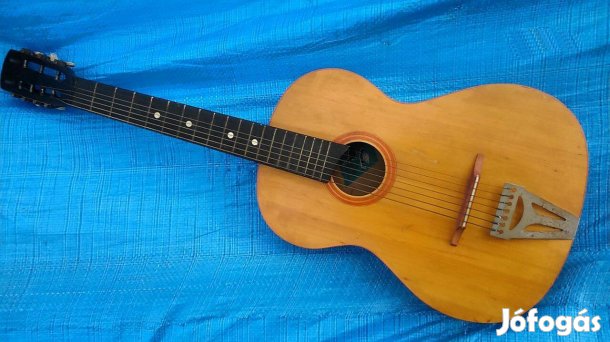 Hét húros Orosz gitárkülönlegesség 1955-ből, eredeti húrozással, gyári