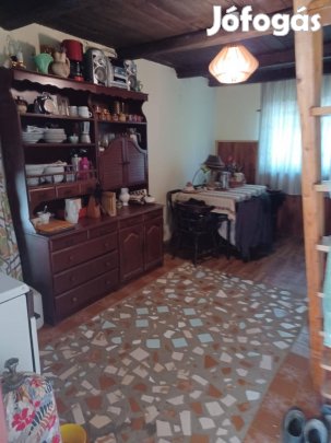 Hétvégi kert házzal